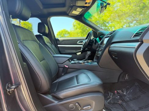 Used 2017 Ford Explorer XLT w/ Equipment Group 202A AWD/4WD image 20