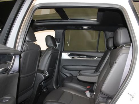 Used 2024 Cadillac XT6 Premium Luxury w/ Technology Package AWD/4WD image 9