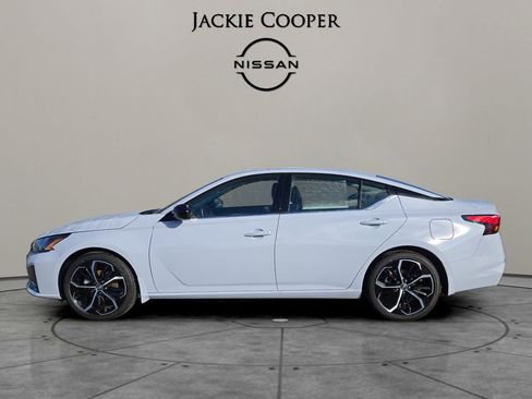 New 2025 Nissan Altima 2.5 SR image 2