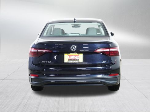 Used 2024 Volkswagen Jetta SE FWD image 6