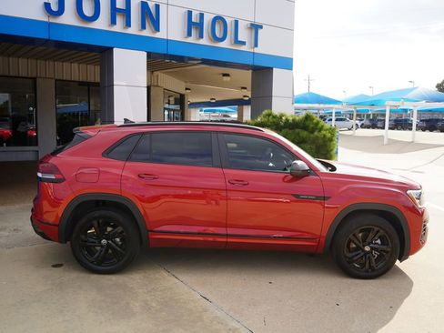 Used 2025 Volkswagen Atlas Cross Sport SEL R-Line image 9