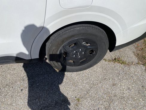 Used 2025 Kia Carnival image 10