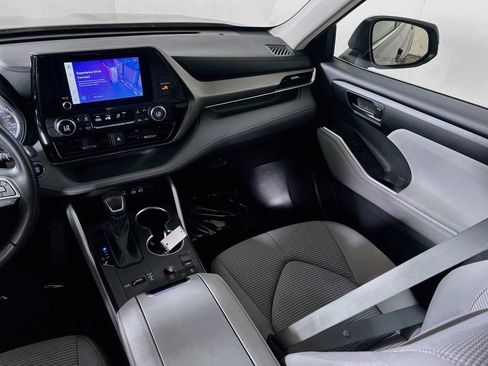 Certified 2023 Toyota Highlander LE FWD image 20
