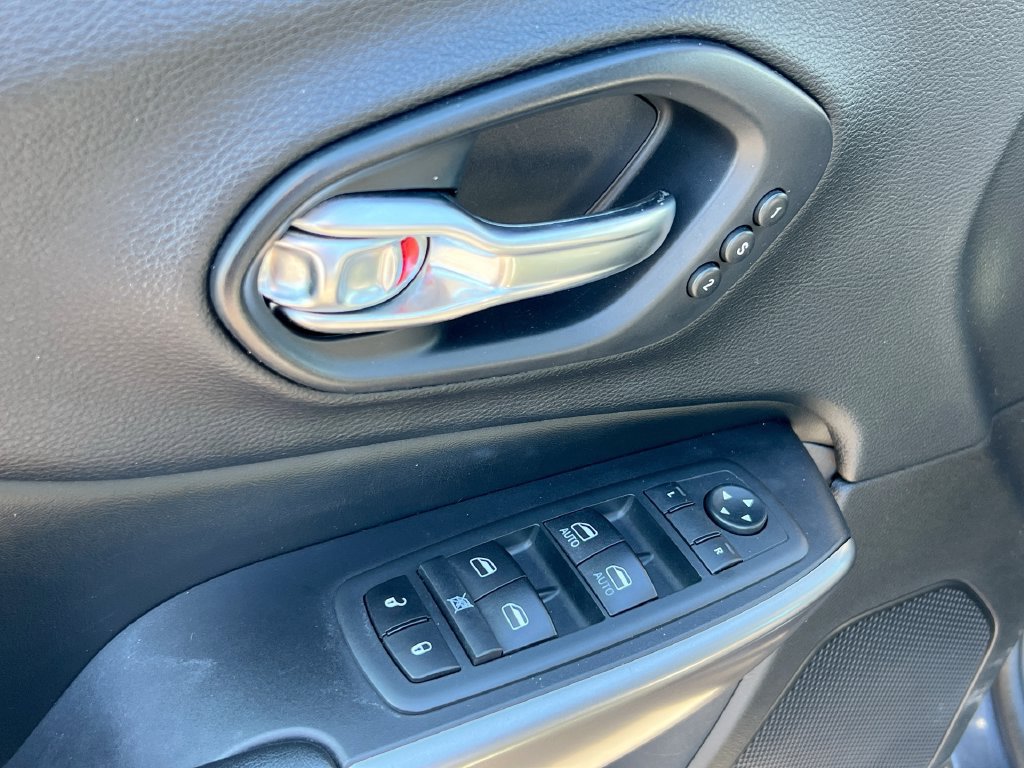 Used 2020 Jeep Cherokee Limited AWD/4WD image 22