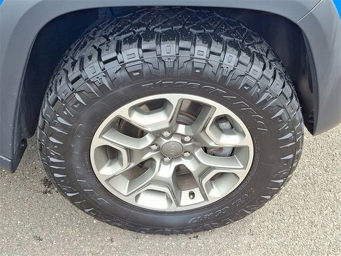 Used 2020 Jeep Cherokee Trailhawk w/ Cold Weather Group image 8