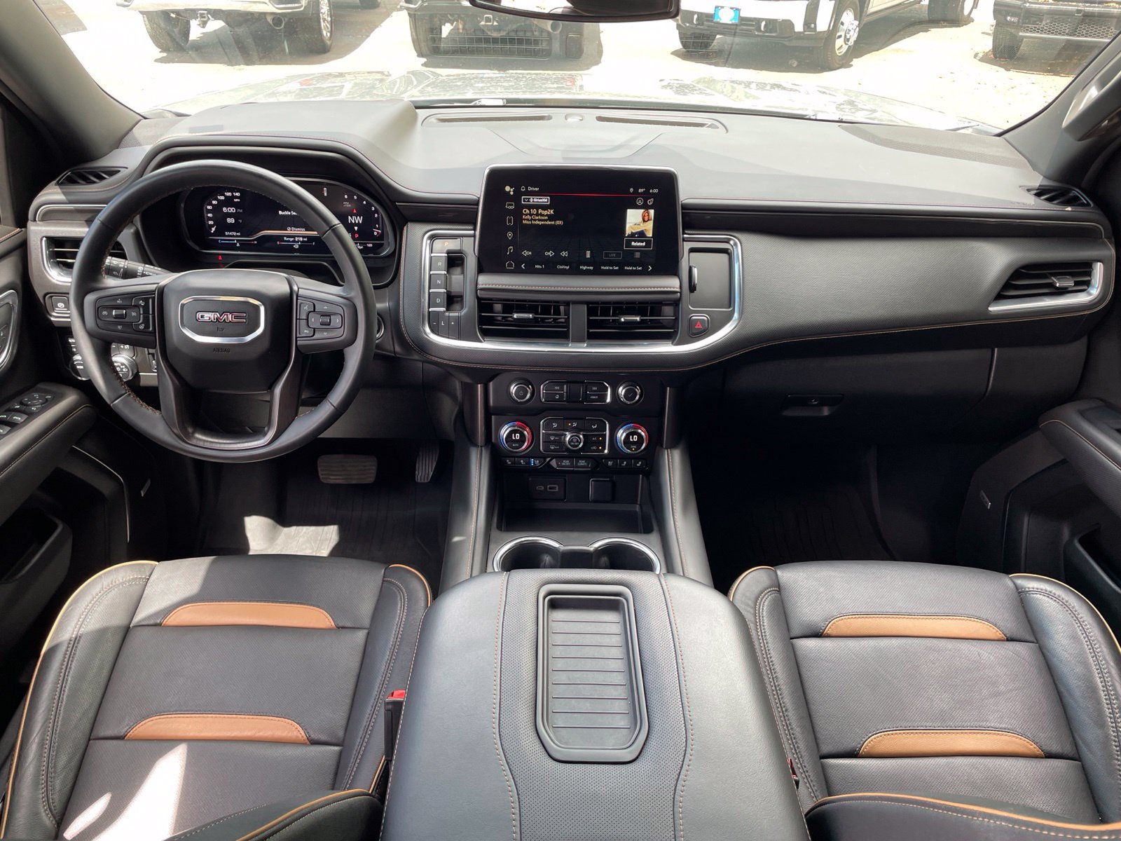 Used 2024 GMC Yukon AT4 w/ Technology Package AWD/4WD image 32