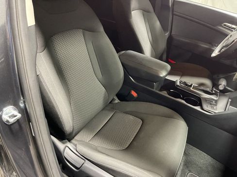 Used 2024 Kia Sportage LX image 9