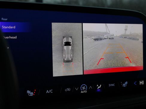 Used 2024 Chevrolet Traverse LT w/ Midnight/Sport Edition image 29