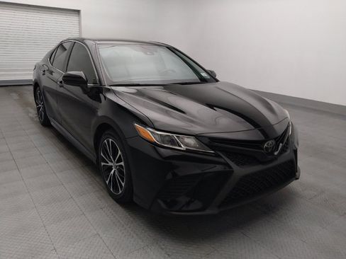 Used 2020 Toyota Camry SE FWD image 13