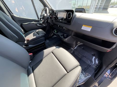Used 2025 Mercedes-Benz Sprinter 2500 image 28