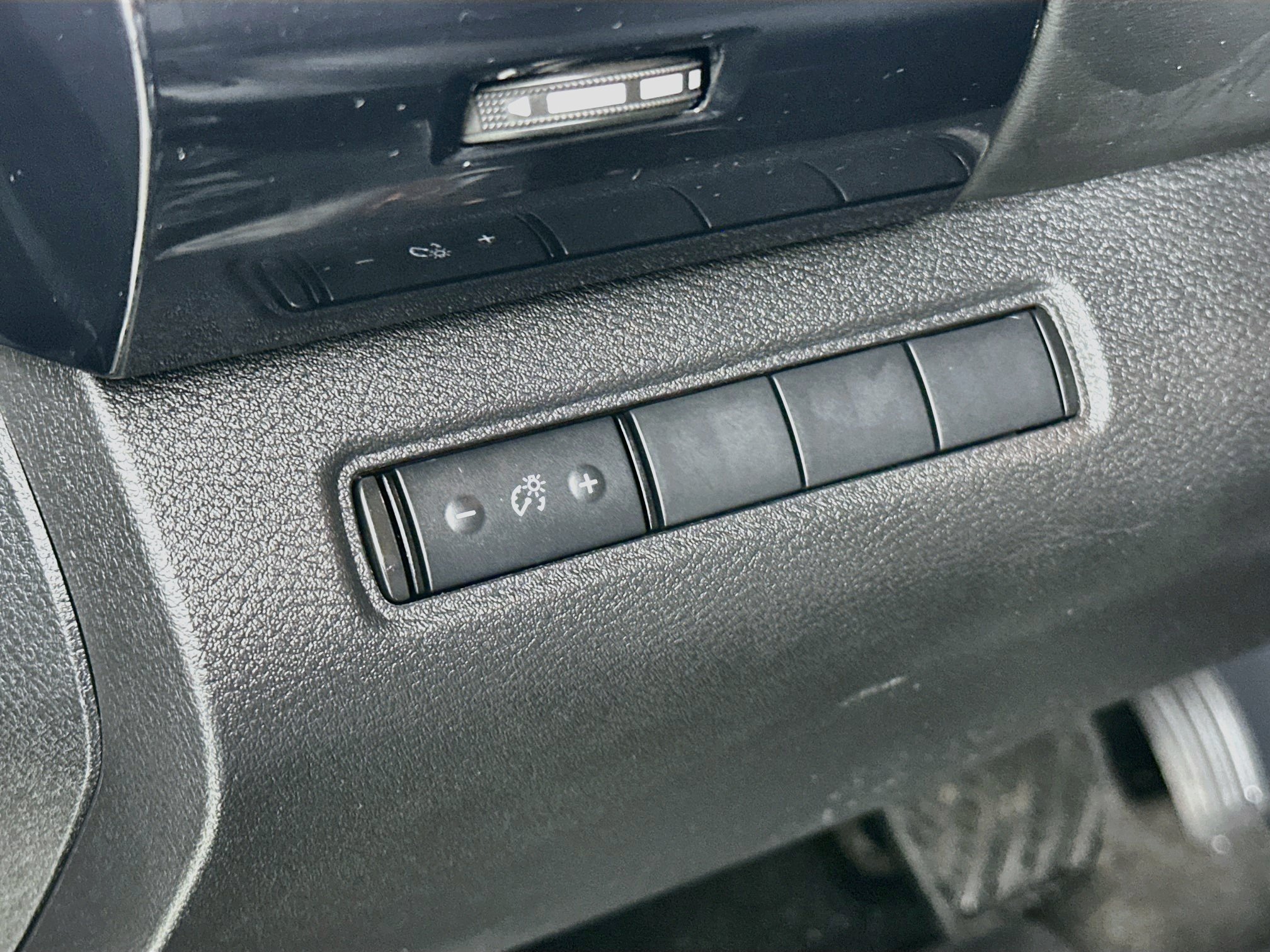 Used 2025 Nissan Pathfinder S FWD image 10
