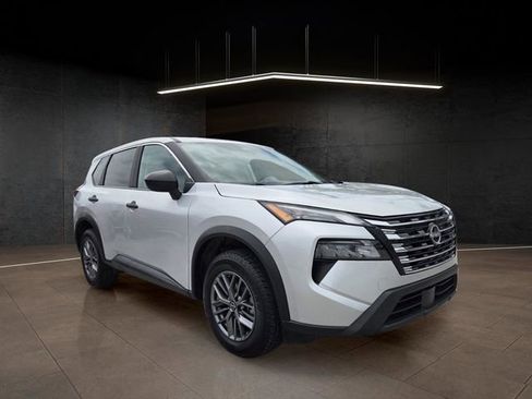 Used 2024 Nissan Rogue S FWD image 1