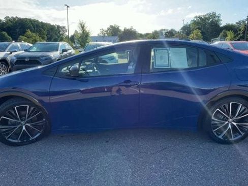 Used 2023 Toyota Prius XLE AWD/4WD image 5