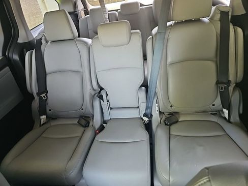 Used 2018 Honda Odyssey EX-L image 19