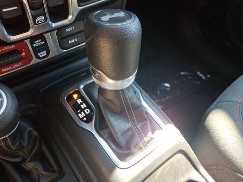 Used 2026 Jeep Wrangler Unlimited Rubicon AWD/4WD image 14