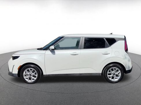 Used 2025 Kia Soul LX w/ LX Technology Package FWD image 8