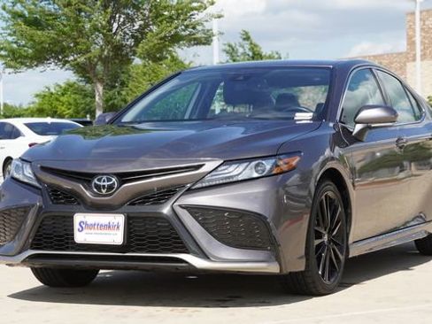 Used 2024 Toyota Camry XSE FWD image 3