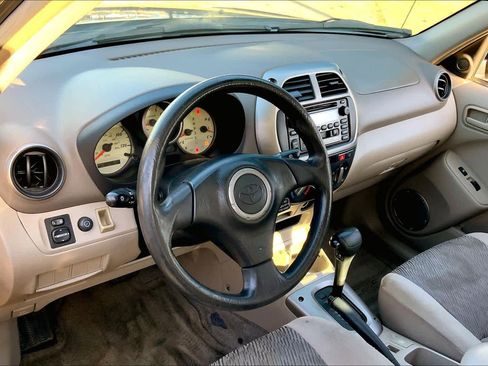 Used 2002 Toyota RAV4 4WD image 16