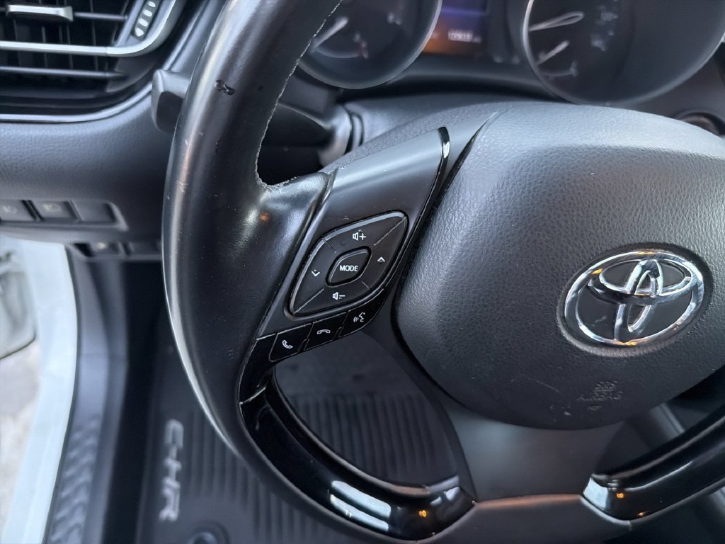 Used 2018 Toyota C-HR XLE FWD image 17