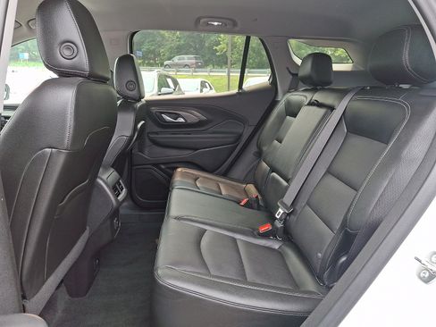 Used 2024 GMC Terrain SLT AWD/4WD image 10