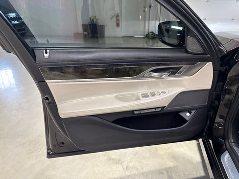 Used 2016 BMW 750i xDrive AWD/4WD image 30