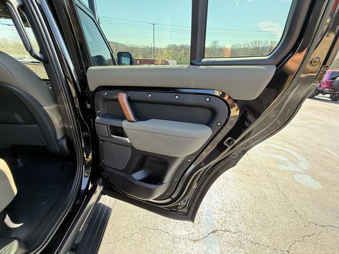 Used 2023 Land Rover Defender 110 X image 38