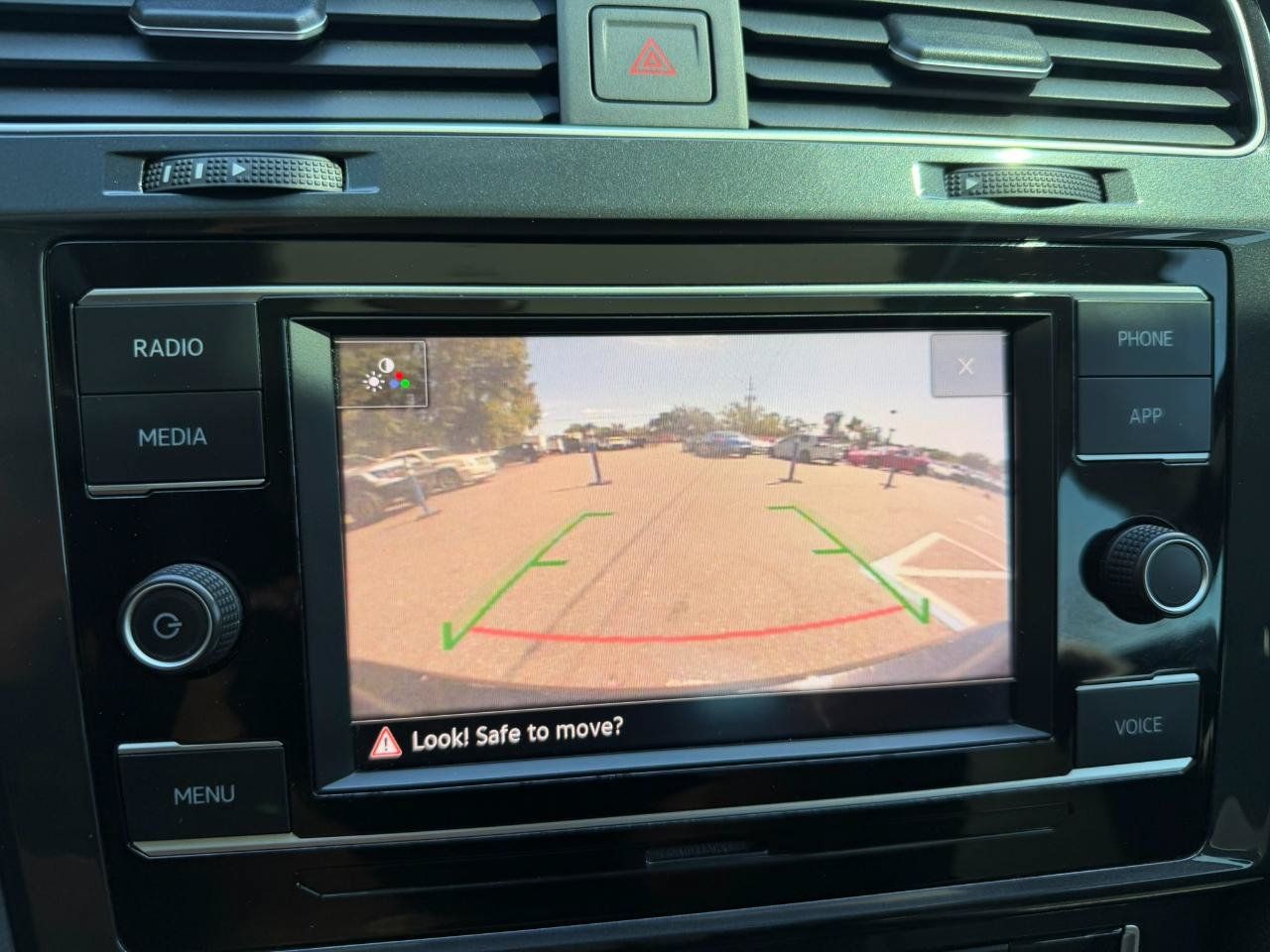 Used 2021 Volkswagen Golf 4-Door FWD image 30
