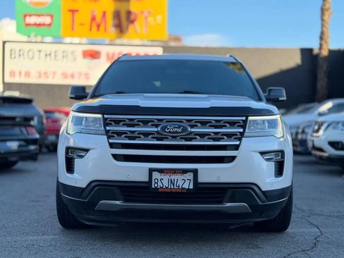 Used 2018 Ford Explorer XLT w/ Equipment Group 202A image 2