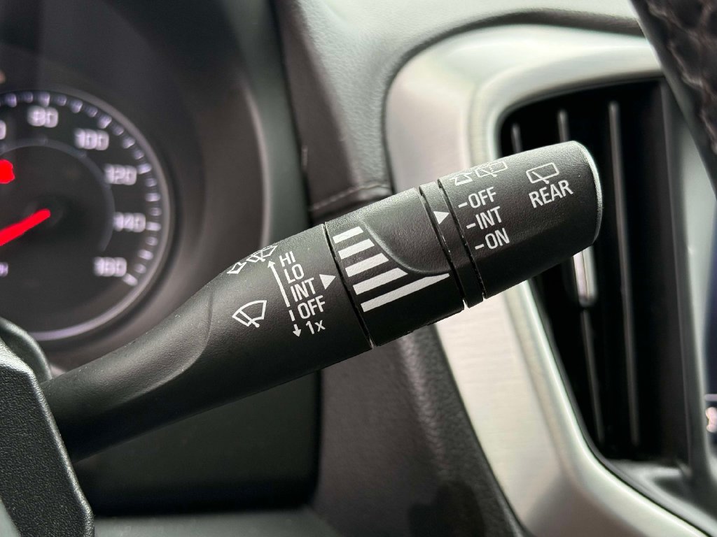 Used 2023 GMC Terrain SLT AWD/4WD image 29