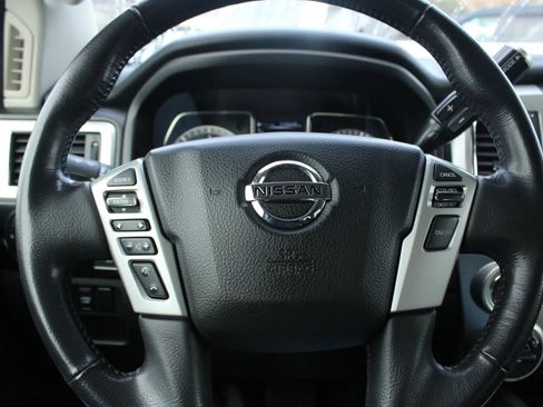 Used 2018 Nissan Titan SV w/ SV Convenience Package image 25