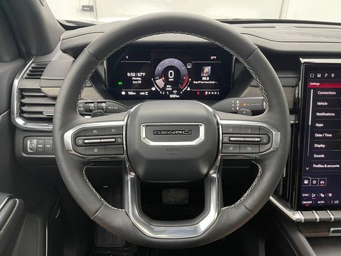 Used 2025 GMC Acadia Denali w/ LPO, All-Weather Package AWD/4WD image 22