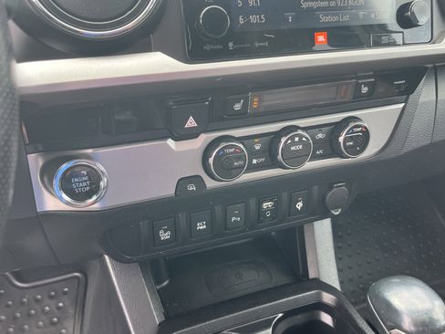 Used 2016 Toyota Tacoma Limited w/ Towing Package image 23