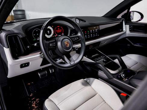 Used 2024 Porsche Cayenne S image 22
