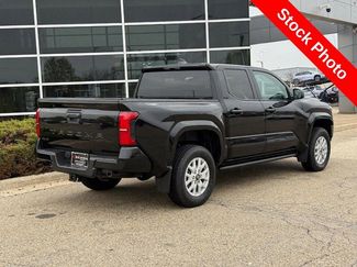 Used 2024 Toyota Tacoma SR5 AWD/4WD video 3