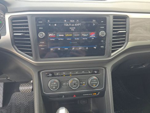 Used 2021 Volkswagen Atlas Cross Sport SE w/ Panoramic Sunroof Package image 20