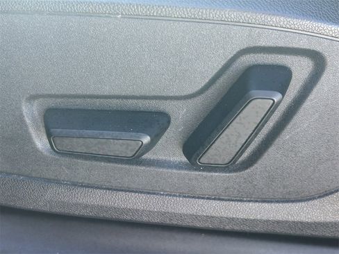 Used 2024 Audi Q3 2.0T Premium image 30