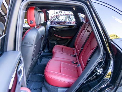 Certified 2025 Porsche Macan S image 42