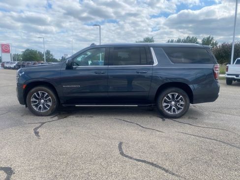 Used 2021 Chevrolet Suburban LT w/ Luxury Package AWD/4WD image 18