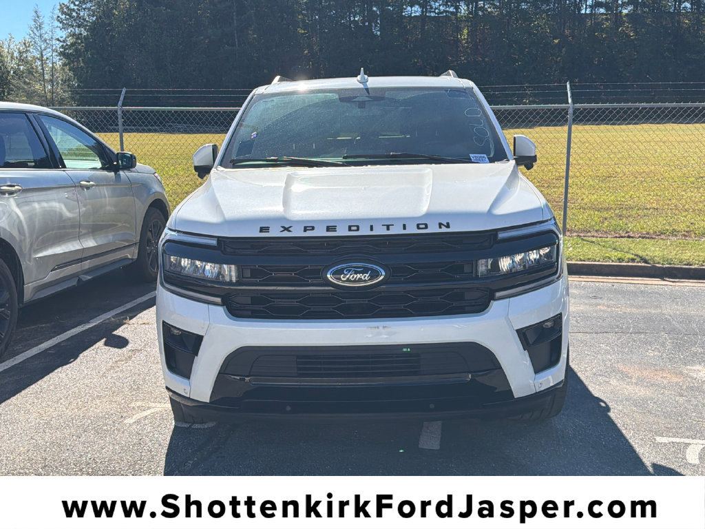 Used 2023 Ford Expedition Limited RWD image 2