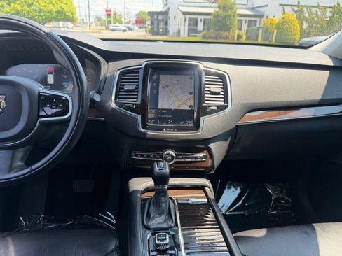 Used 2017 Volvo XC90 T6 Momentum w/ Vision Package AWD/4WD image 19