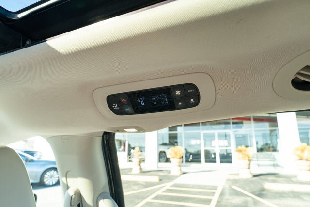 Used 2020 Chrysler Pacifica Limited FWD image 35