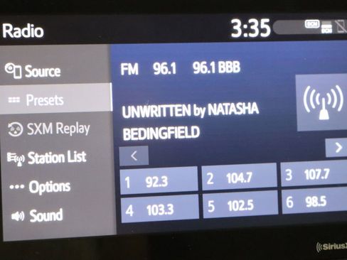 Used 2021 Toyota Highlander L image 33