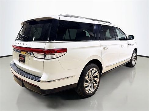 Used 2022 Lincoln Navigator L Reserve image 7