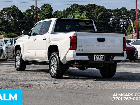 Used 2024 Toyota Tacoma SR5 AWD/4WD image 7