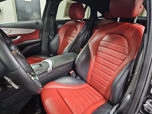 Used 2023 Mercedes-Benz GLC 300 4MATIC Coupe image 17