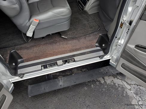 Used 2023 Chevrolet Express 2500 image 24