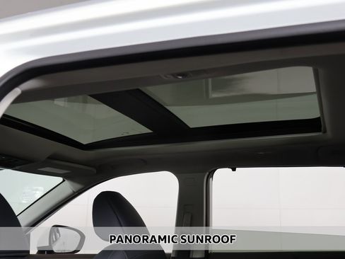 Used 2023 Nissan Rogue SV w/ SV Premium Package image 3