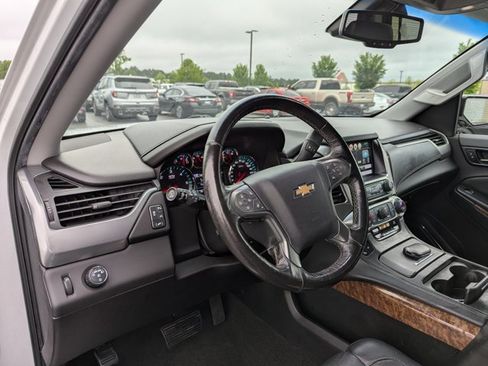 Used 2018 Chevrolet Suburban Premier RWD image 11