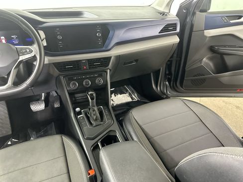 Used 2022 Volkswagen Taos SE w/ Panoramic Sunroof Package FWD image 18