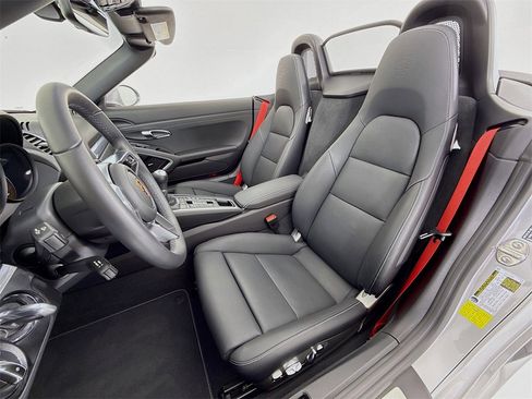 Used 2024 Porsche 718 Boxster Style Edition image 5